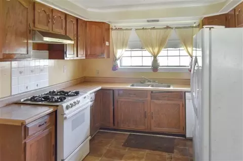 Kitchen - 308 Oak Ln, Luling, LA 70070 photo 1 of 1