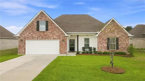 1174 Barrington Dr, Covington, LA 70435