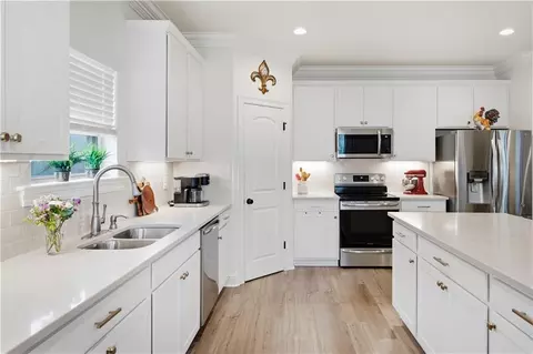Kitchen - 1174 Barrington Dr, Covington, LA 70435 photo 2 of 3