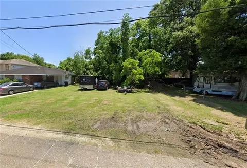 55252 Warfield St, New Orleans, LA 70126
