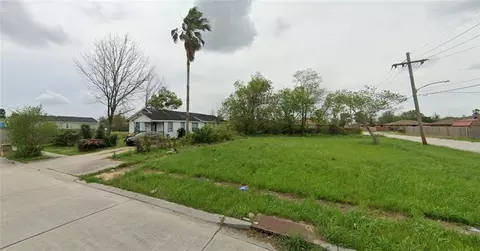 4638 Majestic Oaks Dr, New Orleans, LA 70126