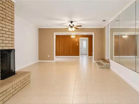 Living - 426 E Jesse Jones St, Covington, LA 70433 photo 2 of 3