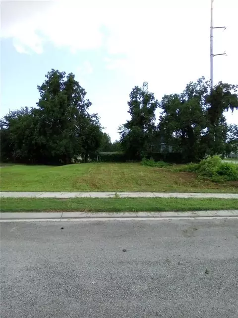 2937 Laussat Pl, New Orleans, LA 70117