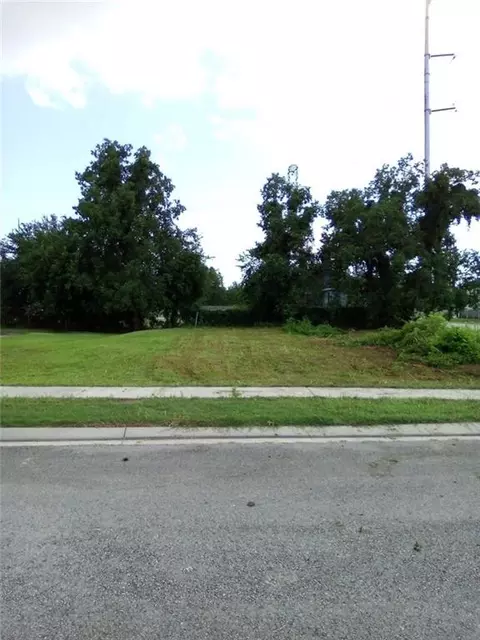 2937 Laussat Pl, New Orleans, LA 70117