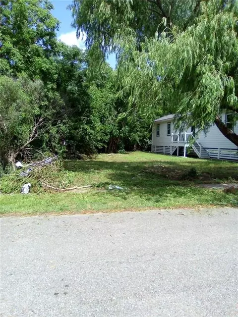 2605 Charbonnet St, New Orleans, LA 70117