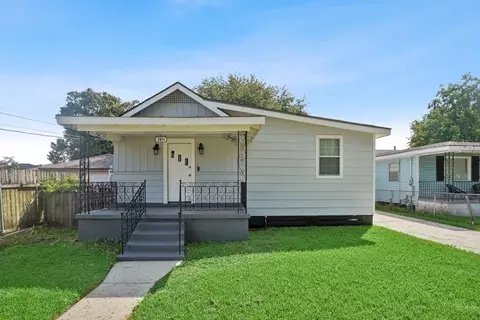 7811 Berg St, New Orleans, LA 70128