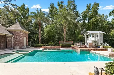 Exterior - 271 Morningside Dr, Mandeville, LA 70448 photo 2 of 17