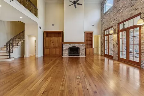 Living - 271 Morningside Dr, Mandeville, LA 70448 photo 3 of 7