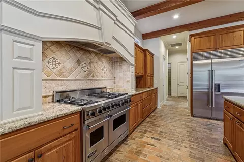 Kitchen - 271 Morningside Dr, Mandeville, LA 70448 photo 3 of 6