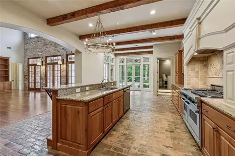 Kitchen - 271 Morningside Dr, Mandeville, LA 70448 photo 4 of 6