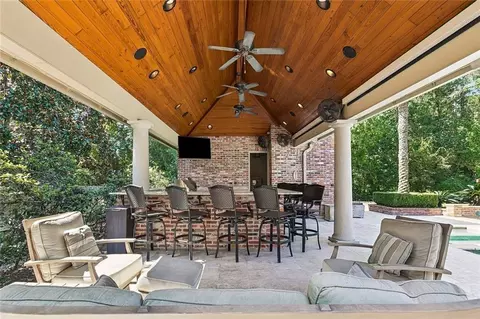 Exterior - 271 Morningside Dr, Mandeville, LA 70448 photo 9 of 17