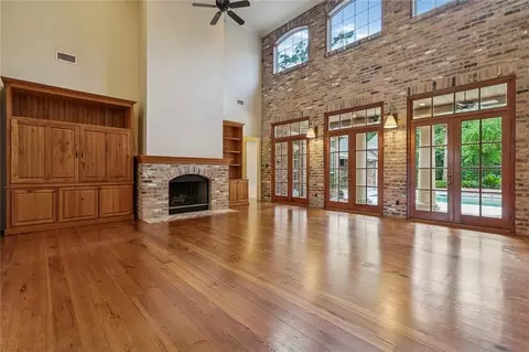 Living - 271 Morningside Dr, Mandeville, LA 70448 photo 4 of 7