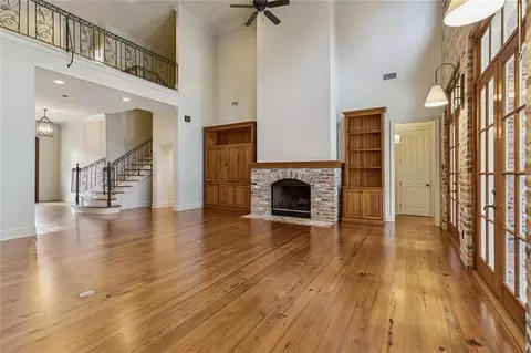 Living - 271 Morningside Dr, Mandeville, LA 70448 photo 2 of 7