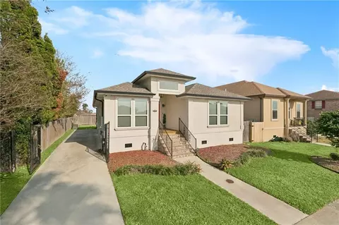 7421 Dartmoor St, New Orleans, LA 70127