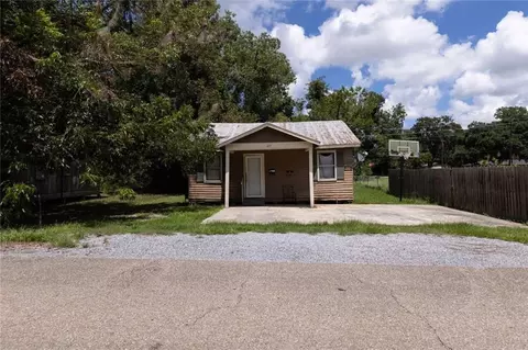 417 8th St, Abbeville, LA 70510