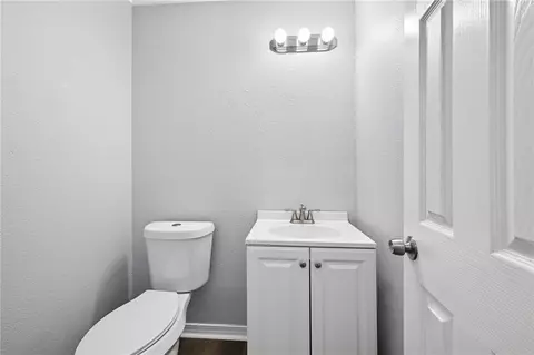 Bath - 125 E Forest Dr, Slidell, LA 70458 photo 2 of 3