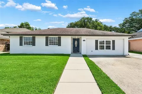 7731 Pebble Dr, New Orleans, LA 70128