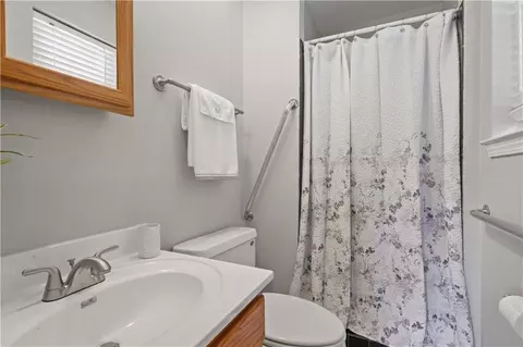 Bath - 478 Olive Dr, Slidell, LA 70458 photo 1 of 2