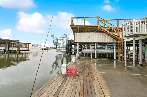 307 Martin Ln, Port Sulphur, LA 70083