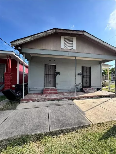 5404 Urquhart St, New Orleans, LA 70117