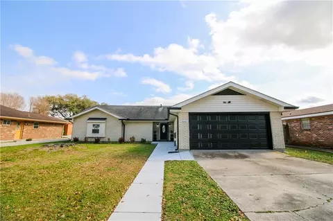 2661 Vulcan St, Harvey, LA 70058