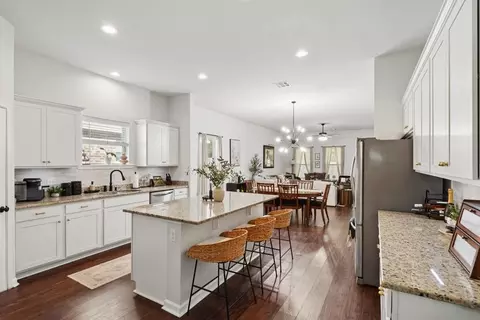 Kitchen - 12340 Parma Cir, Covington, LA 70435 photo 2 of 2
