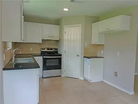 Kitchen - 4207 Maple Dr, Slidell, LA 70461 photo 2 of 2