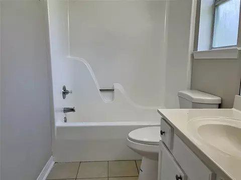 Bath - 4207 Maple Dr, Slidell, LA 70461 photo 2 of 2