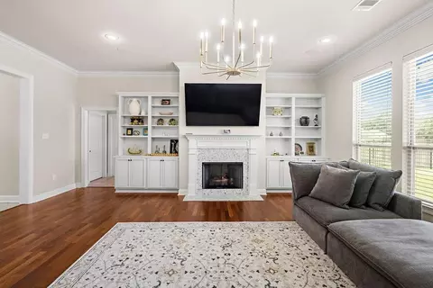 Living - 298 Saw Grass Loop, Covington, LA 70435 photo 2 of 6