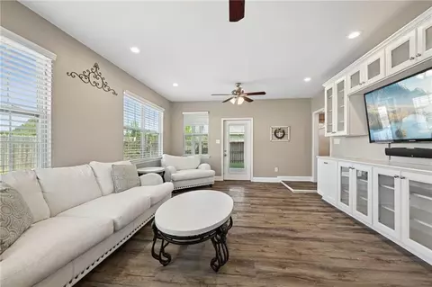 Living - 305 Stallion Ct, Covington, LA 70435 photo 5 of 7