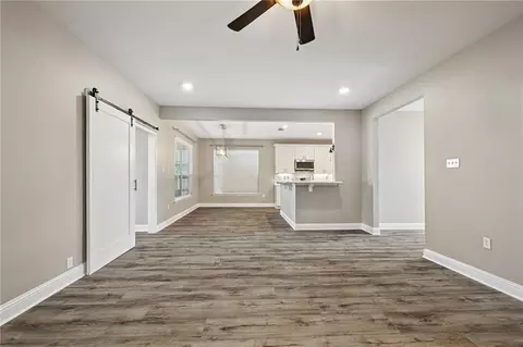Living - 305 Stallion Ct, Covington, LA 70435 photo 3 of 7