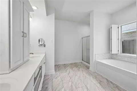 Bath - 305 Stallion Ct, Covington, LA 70435 photo 1 of 4