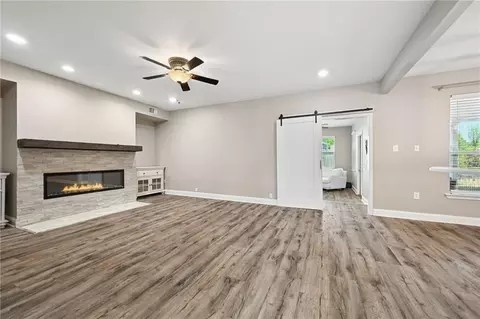 Living - 305 Stallion Ct, Covington, LA 70435 photo 2 of 7