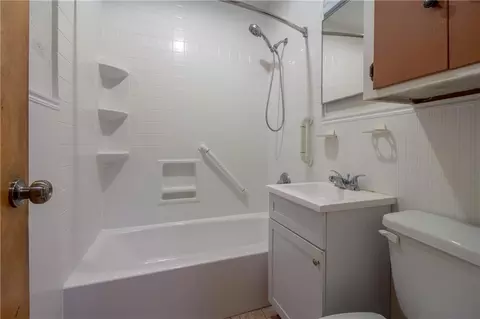 Bath - 275 E 12th St, Reserve, LA 70084 photo 2 of 2