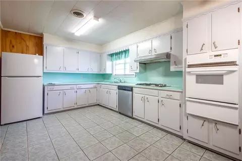 Kitchen - 275 E 12th St, Reserve, LA 70084 photo 1 of 2