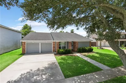 4049 S Chipwood Dr, Harvey, LA 70058