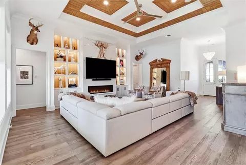 Living - 128 Juniper Ct, Mandeville, LA 70471 photo 3 of 6
