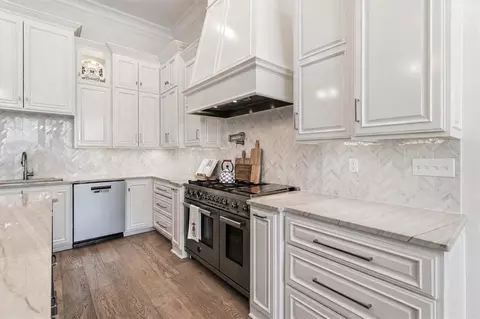 Kitchen - 128 Juniper Ct, Mandeville, LA 70471 photo 6 of 6