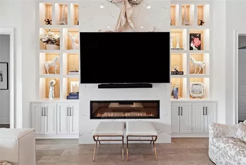 Living - 128 Juniper Ct, Mandeville, LA 70471 photo 2 of 6