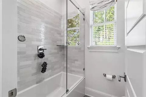 Bath - 128 Juniper Ct, Mandeville, LA 70471 photo 4 of 8