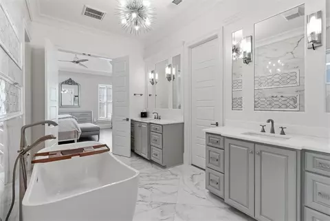 Bath - 128 Juniper Ct, Mandeville, LA 70471 photo 7 of 8