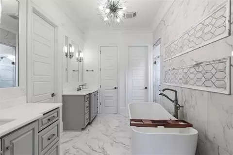 Bath - 128 Juniper Ct, Mandeville, LA 70471 photo 6 of 8