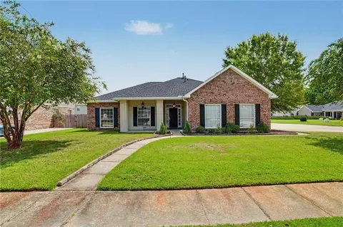 Exterior - 1002 Deborah Dr, Slidell, LA 70461 photo 2 of 6