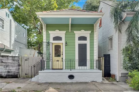 3824 Dauphine St, New Orleans, LA 70117