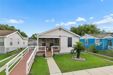 1619 Feliciana St, New Orleans, LA 70117