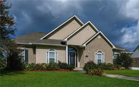 3812 Lake Winnipeg Dr, Harvey, LA 70058