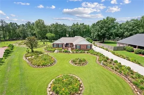 18382 Wisteria Dr, Ponchatoula, LA 70454