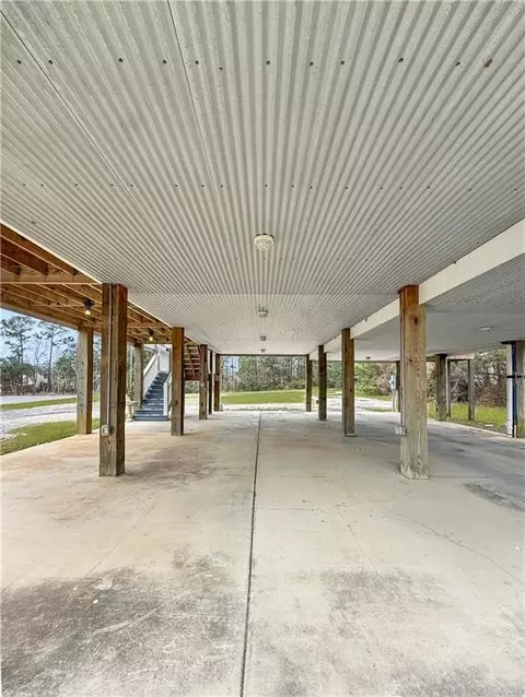 Exterior - 10501 Pin Oak Dr, Biloxi, MS 39532 photo 7 of 9