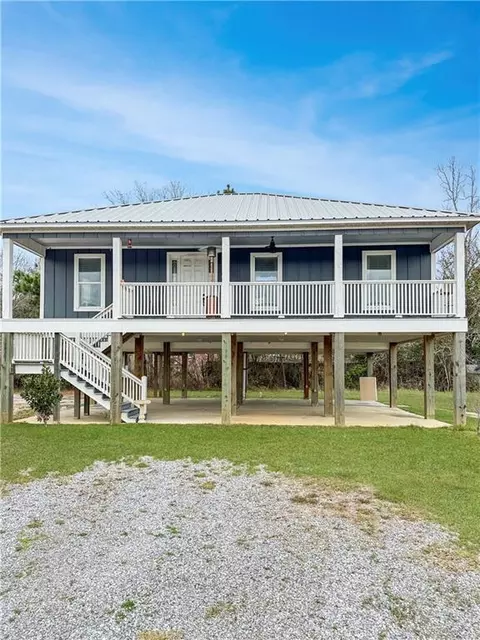 10501 Pin Oak Dr, Biloxi, MS 39532