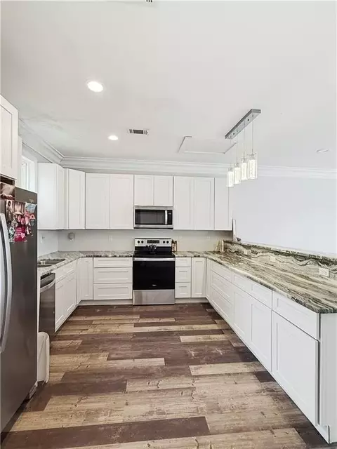 Kitchen - 10501 Pin Oak Dr, Biloxi, MS 39532 photo 1 of 2